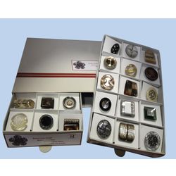 B04000 Furs/Coat Buttons, 90pc Asst.