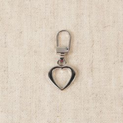 M09251 Heart Shaped Zipper Pull