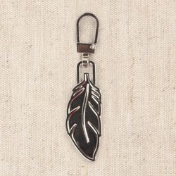 M09255 Leaf Zipper Pull